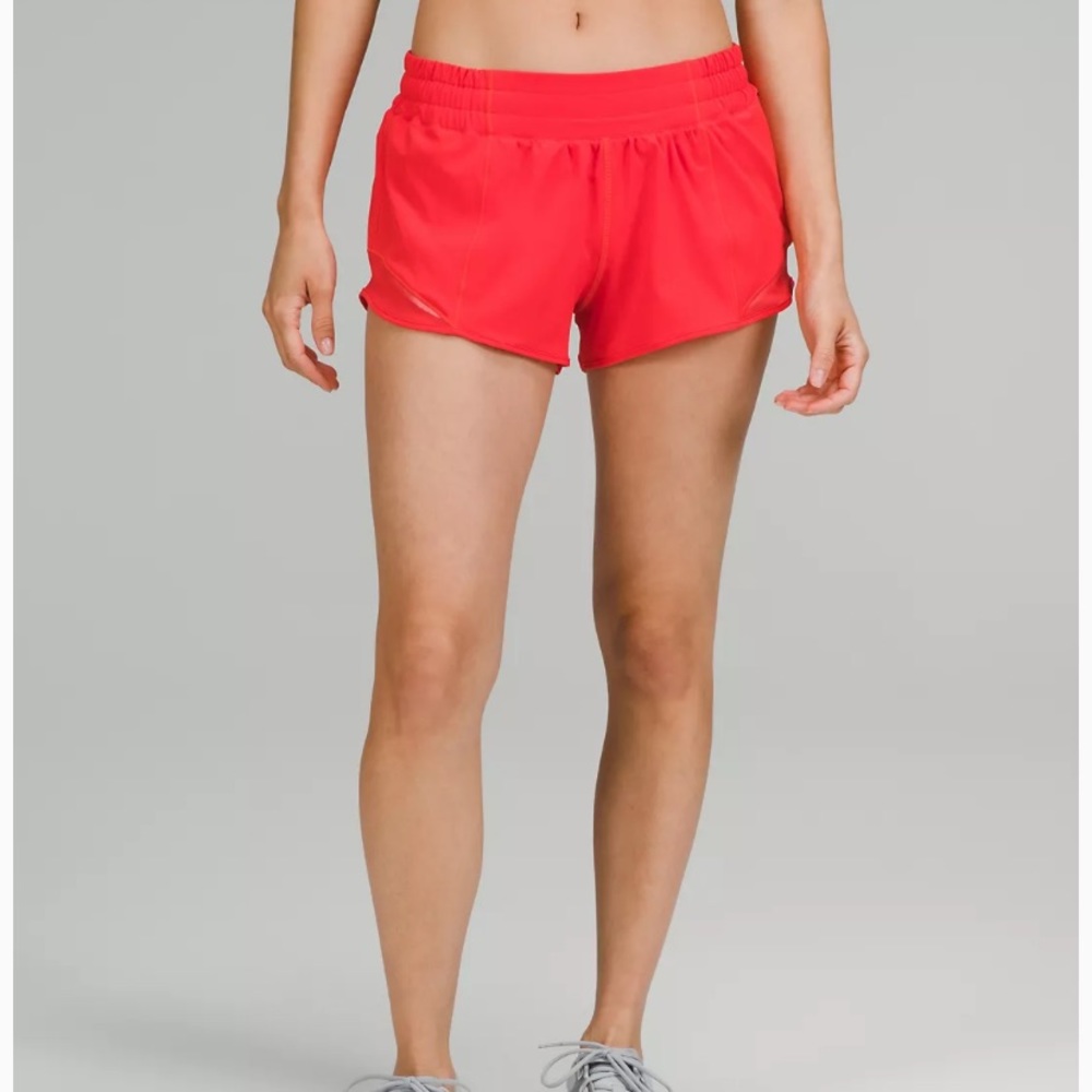 Lululemon Hotty Hot Low-Rise Short 2.5" in Carnation Red